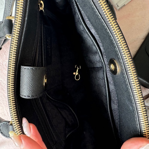 MICHAEL KORS PURSE - Picture 8 of 9